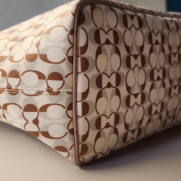 Coach Tote Bag - Picture 7 of 17